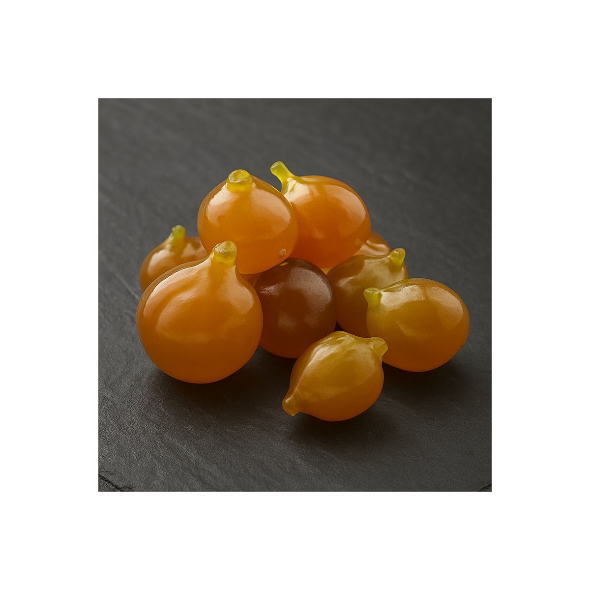 Figues confites entières présentées sur ardoise premium, vue de dessus, cuisine professionnelle