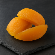 Melon confit en morceaux à la texture fondante sur ardoise haut de gamme