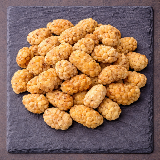 Mûres blanches séchées – vue de dessus, texture naturelle