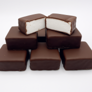 Carré de guimauve à la vanille enrobé de chocolat noir belge – Passion du Fruit