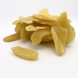natural dried ginger from France, golden sweet slices rich in flavor and energy benefits