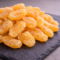 Dehydrated apple on premium slate board – soft and tender fruit