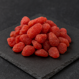 fraise déshydratée sur planche d’ardoise en cuisine contemporaine