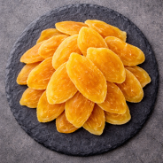 Gedroogde mango toegevoegd aan een muesli