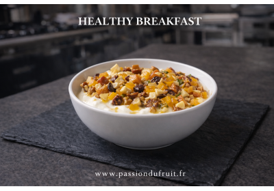 Petit-déjeuner healthy au yaourt grec et fruits déshydratés | Recette simple image